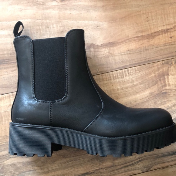 Dirty Laundry Montana Chelsea Boots 